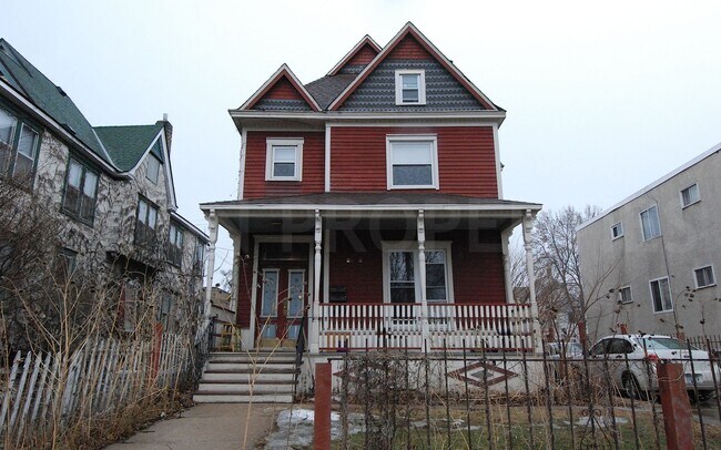 Building Photo - 2533 Lyndale Ave S