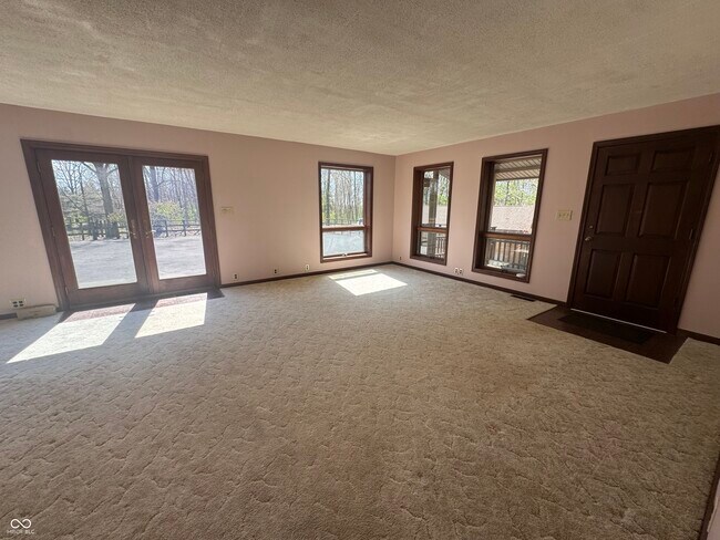 Building Photo - 1365 W Stones Crossing Rd