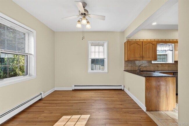 Building Photo - 3 Woodmere Ln