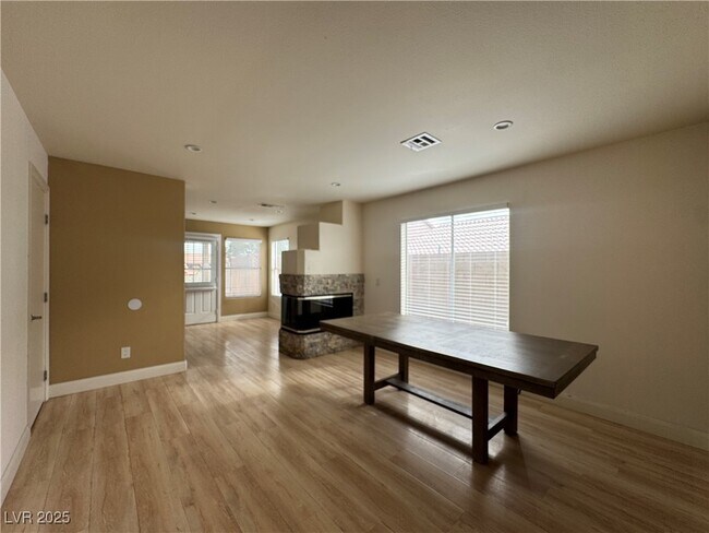 Building Photo - 4454 Bertram Ln