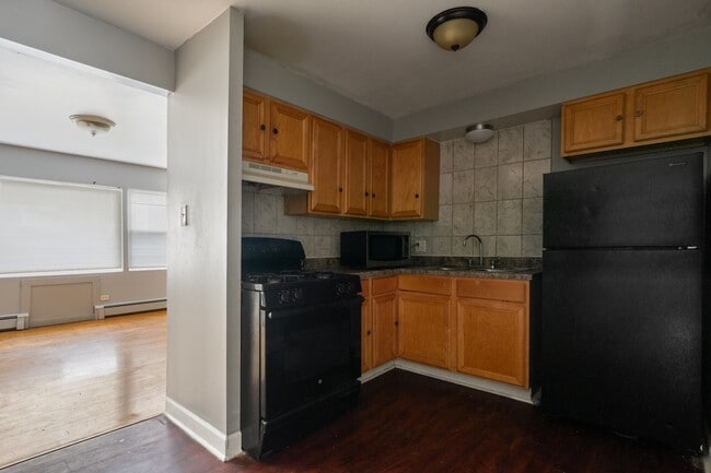 Building Photo - 6522 S Vernon Ave