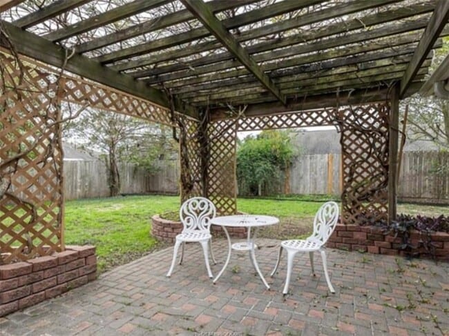 Building Photo - 3818 Dresden Ln