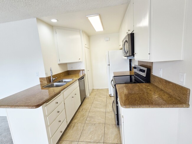 Building Photo - 4705 Marina Dr