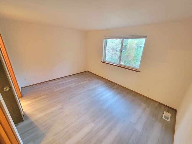 Building Photo - 2804 Pine Rd NE