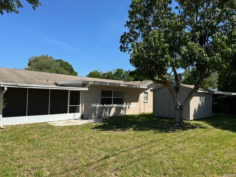 Building Photo - 3307 York Dr W