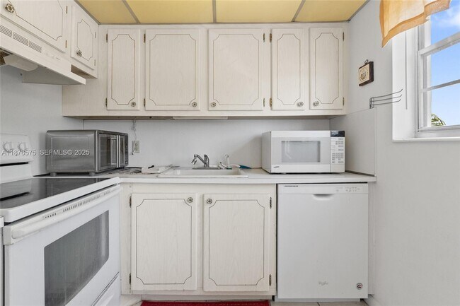 Building Photo - 431 Markham S