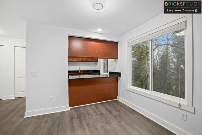 Building Photo - Nestled in the serene Eastgate neighborhood, Bellevue!