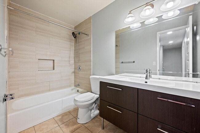 Building Photo - 651 S Xenon Ct