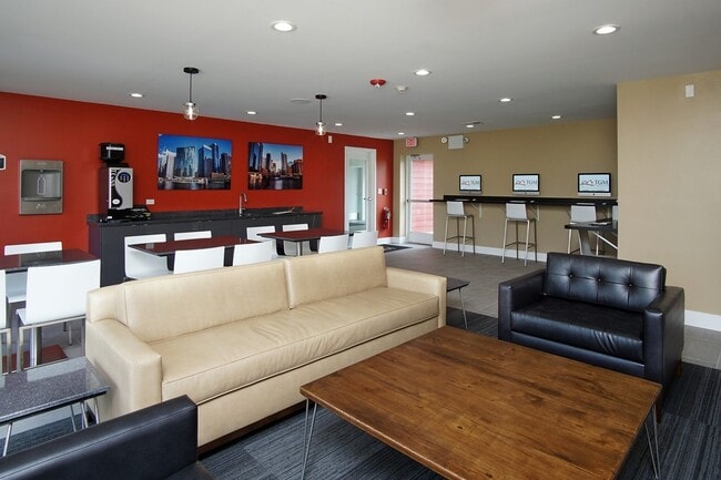 Building Photo - 1601 Westminster Dr