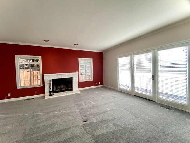 Building Photo - Spacious 5-bedroom Home Located in Niles Neighborhood of Fremont!