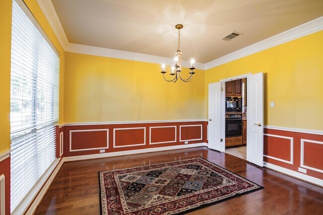 Building Photo - 2412 Arbor Dr
