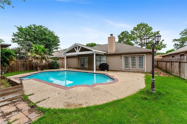 Building Photo - 5622 Village Park Dr
