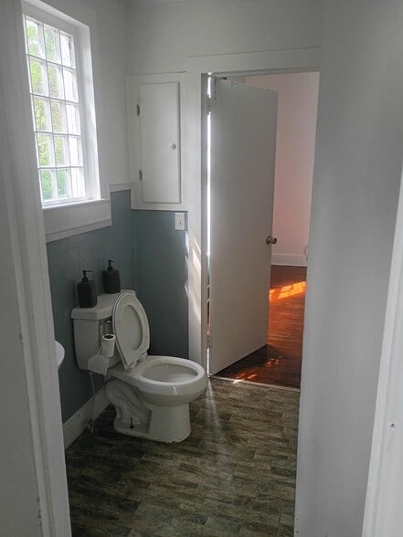 Building Photo - 819 E Lee St