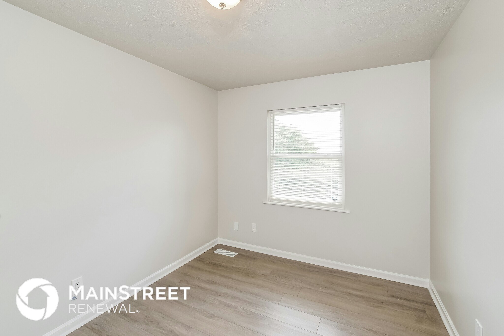 Building Photo - 6005 Villa Rd