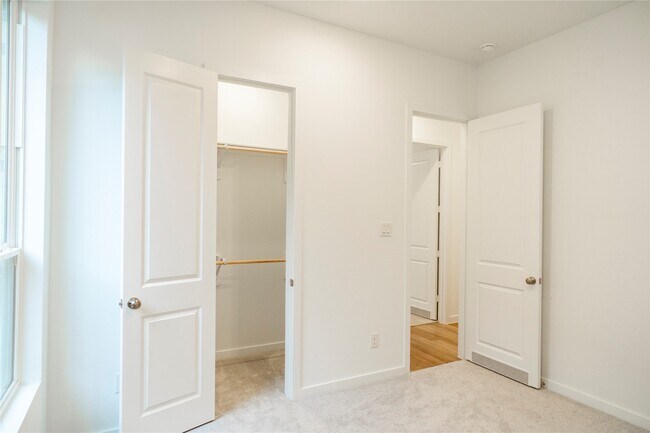 Building Photo - 31026 Sun Vly Dr