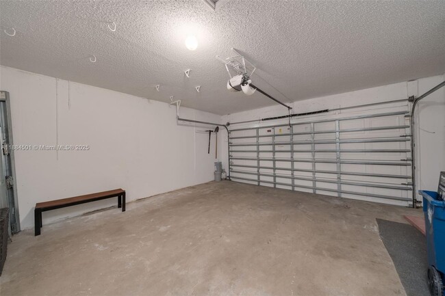 Building Photo - 720 Falling Water Rd