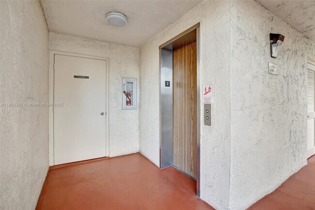 Building Photo - 8980 S Hollybrook Blvd
