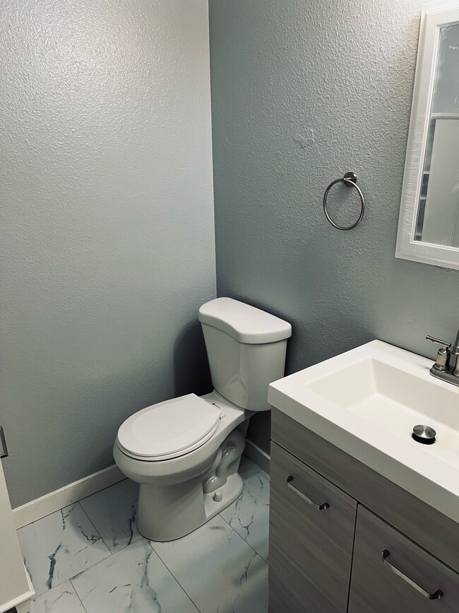 Building Photo - 3826 Monroe Ave