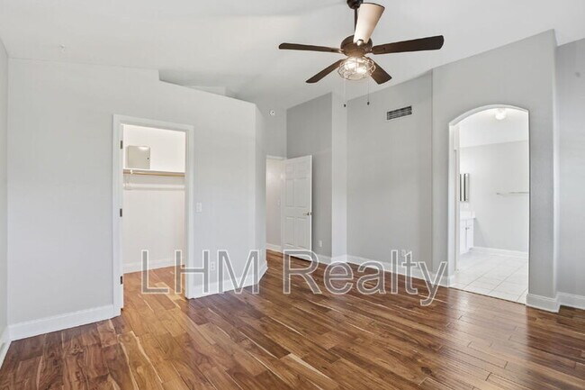 Building Photo - 1146 S Larkspur St