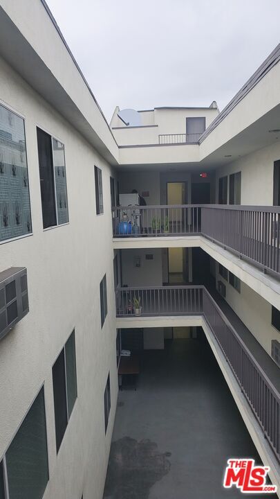 Building Photo - 982 S New Hampshire Ave