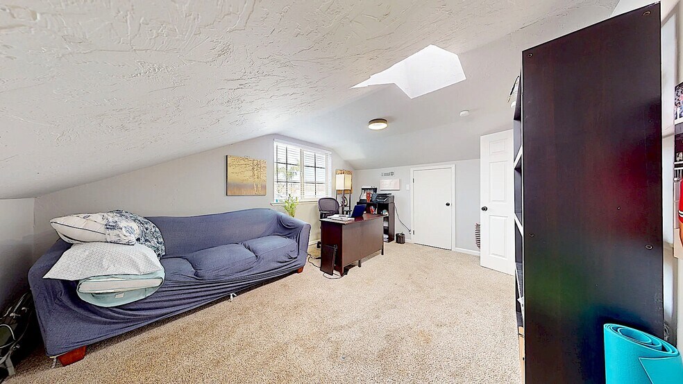 Building Photo - 204 N Santa Ana Ave