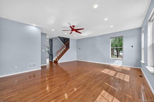 Building Photo - 113 Barr Ln