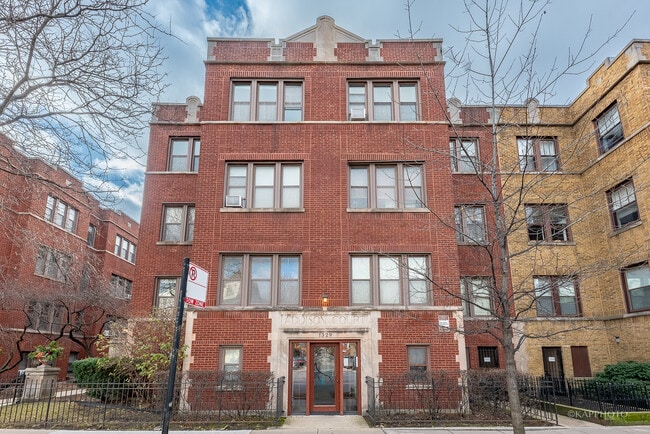 Building Photo - 1329 W Addison St