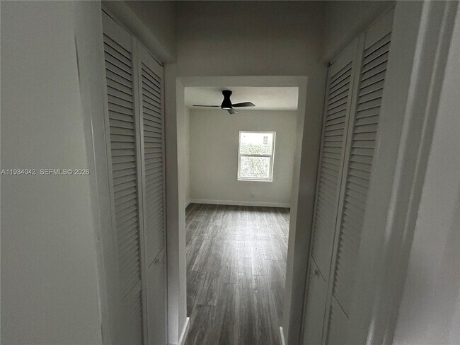 Building Photo - 4429 SW 21st St