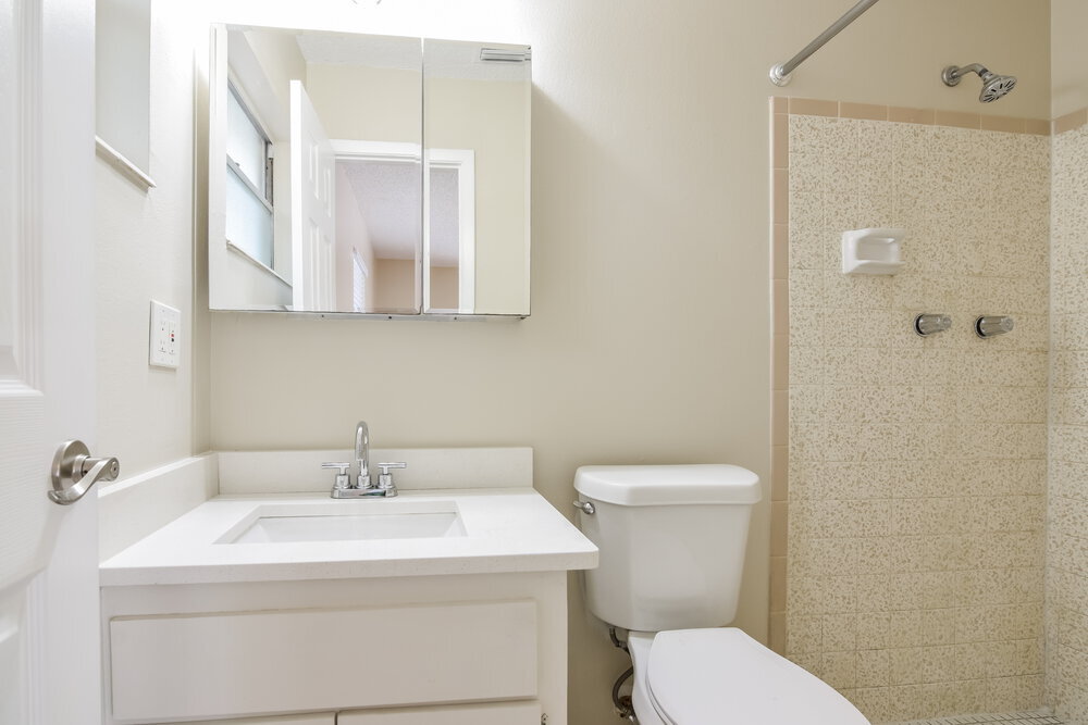 Building Photo - 2451 Glenview Dr