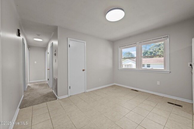 Building Photo - 2503 Country Club Rd