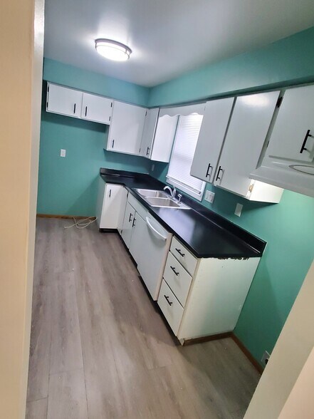 fully remodeled kitchen - 1863 Wisconsin St