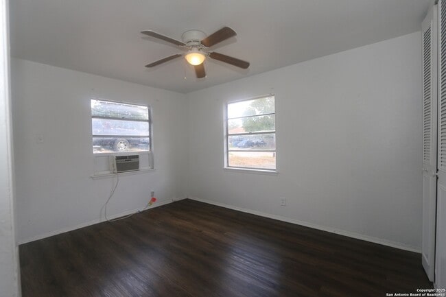 Building Photo - 127 Fair Valley St