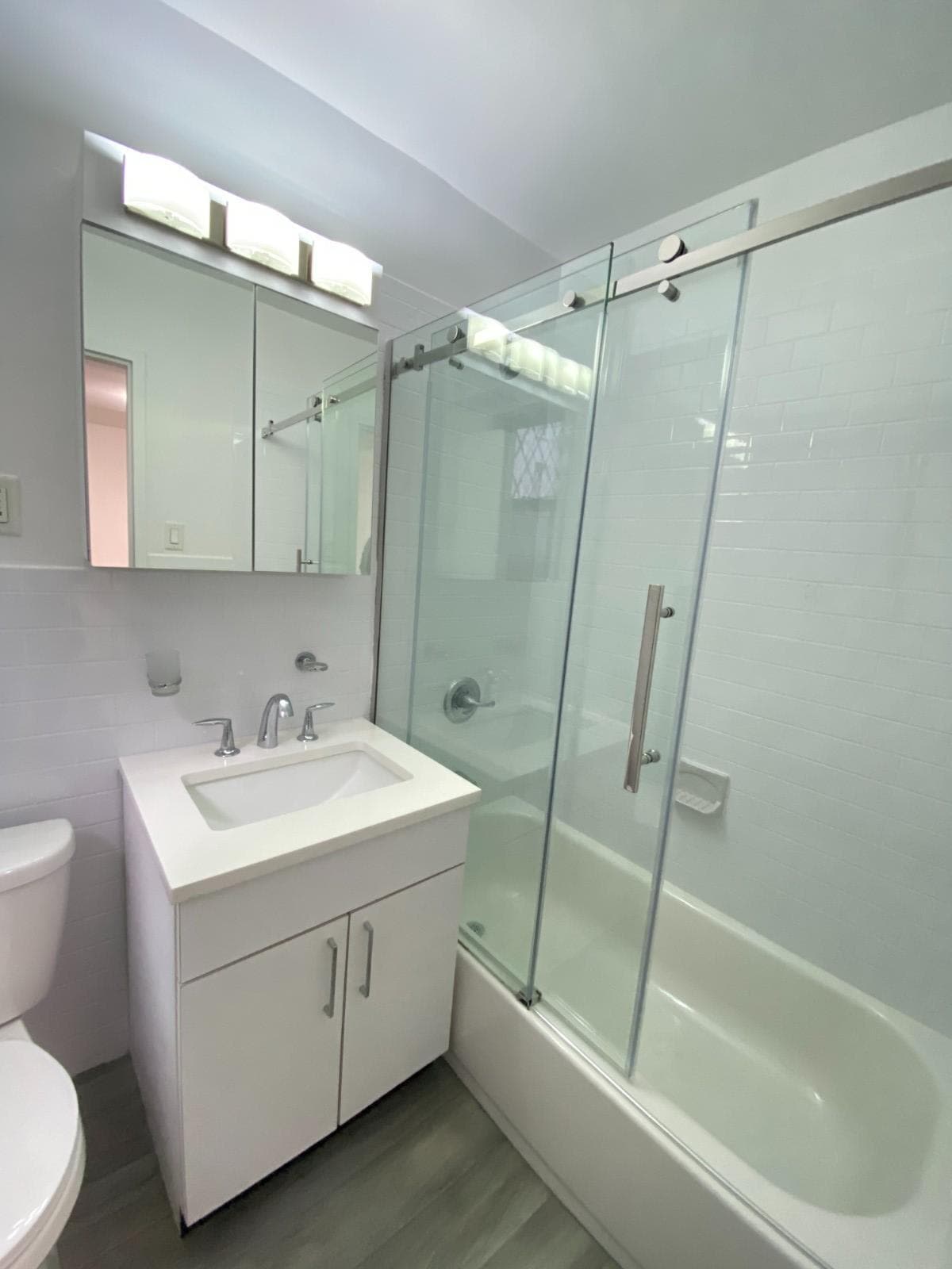 Building Photo - 240 E 82nd St