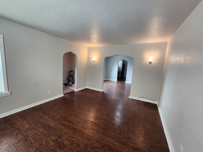 Building Photo - Updated 3BR Home Near Pittsburgh