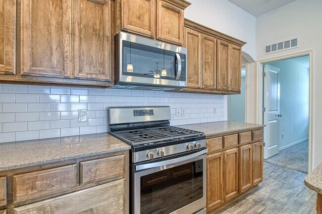 Building Photo - 15712 Bennett Dr