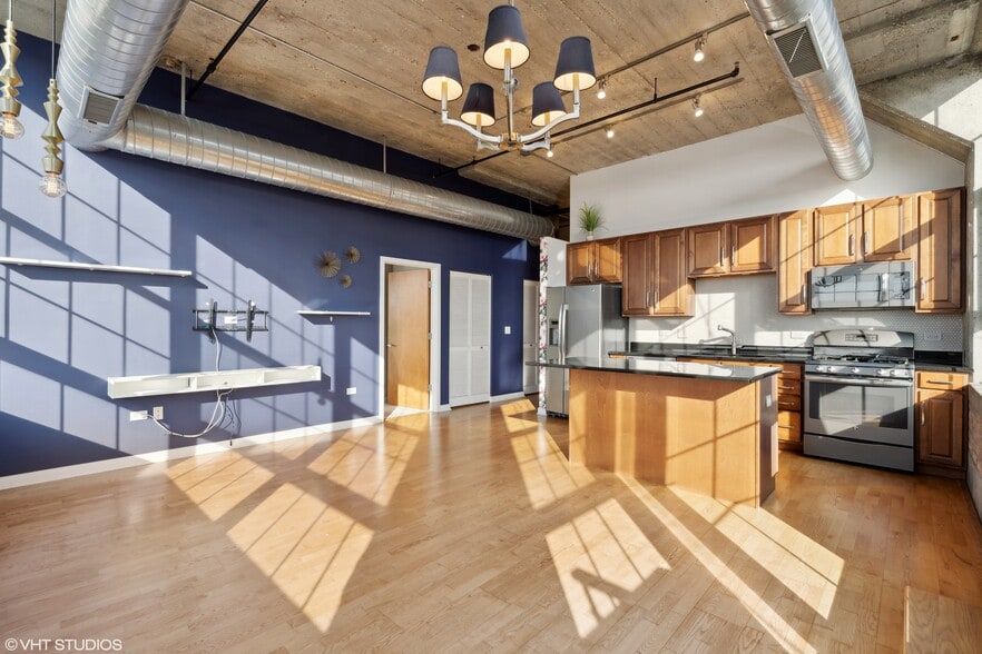 Building Photo - 3963 W Belmont Ave