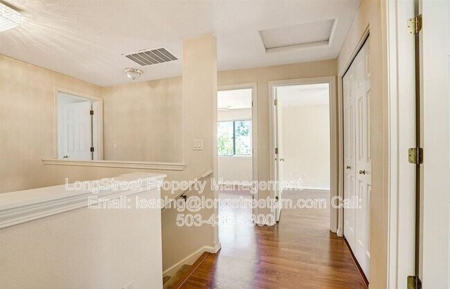 Building Photo - 332 NE Carmen Pl