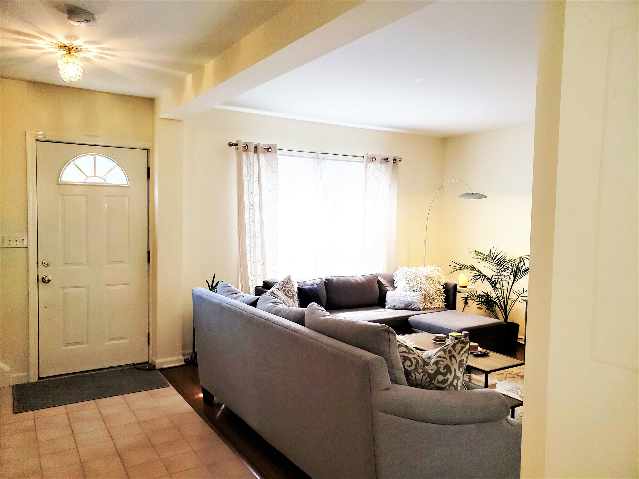 Entrance Hall - 377 Hope St