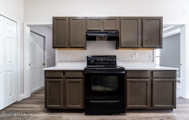 Building Photo - 557 Grand Parke Dr