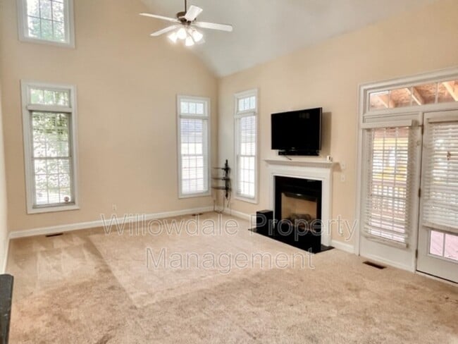 Building Photo - 121 Orianna Dr