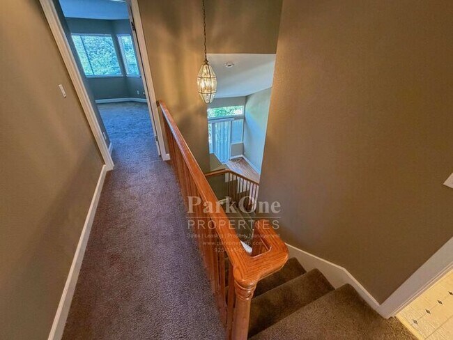 Building Photo - Updated Townhouse in Clayton Available for Lease now!