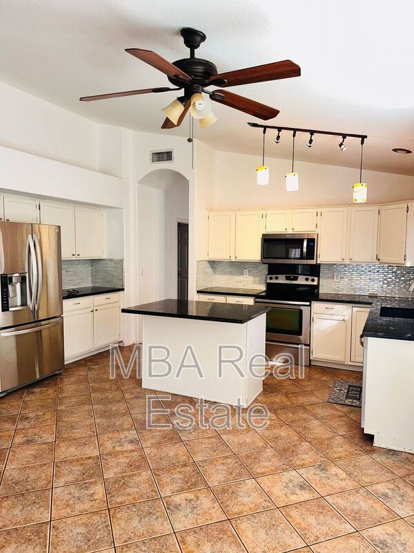Building Photo - 4463 E South Fork Dr