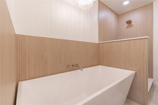 Building Photo - 5124 NW 19th Terrace