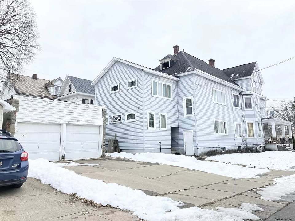 Building Photo - 901 Nott St