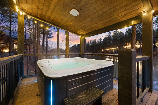 Building Photo - 222 Lost Creek Trl