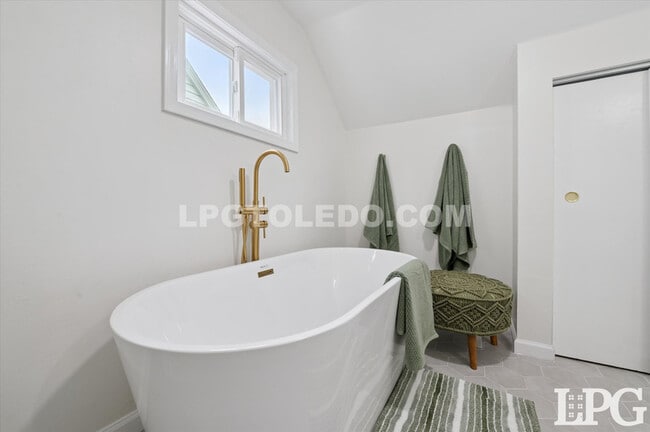 Building Photo - 2736 Northwood Ave