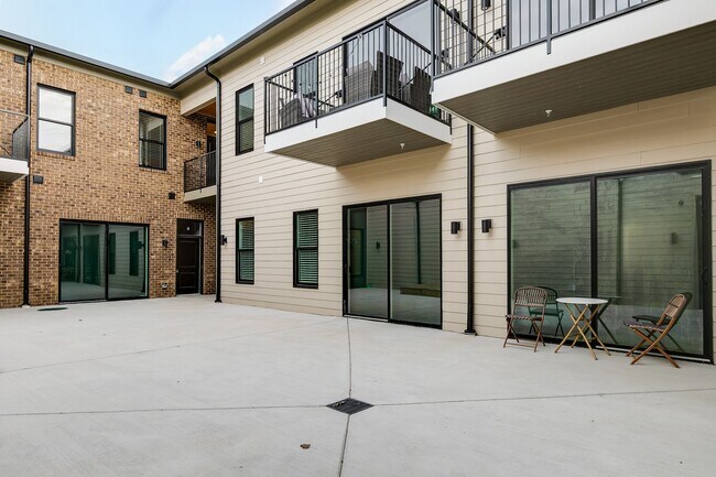 Building Photo - 3308 E Marshall St