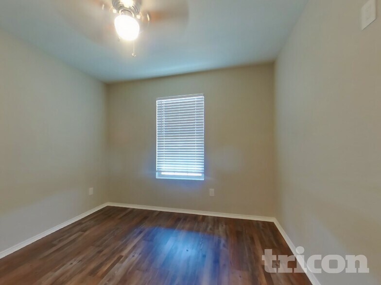Building Photo - 460 Blue Crow Ln
