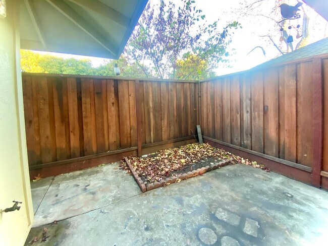 Building Photo - Spacious 2-Bedroom Condo Available for Rent in Fremont!