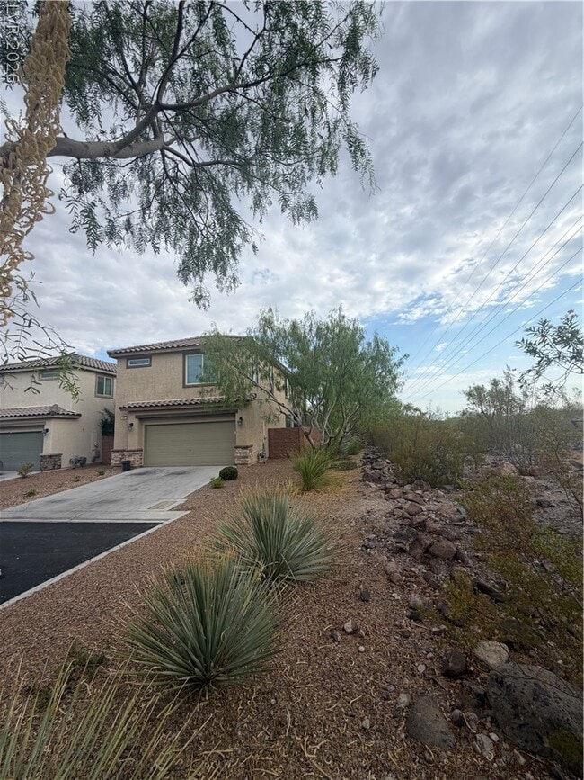 Building Photo - 3001 Young Bouvier Ave